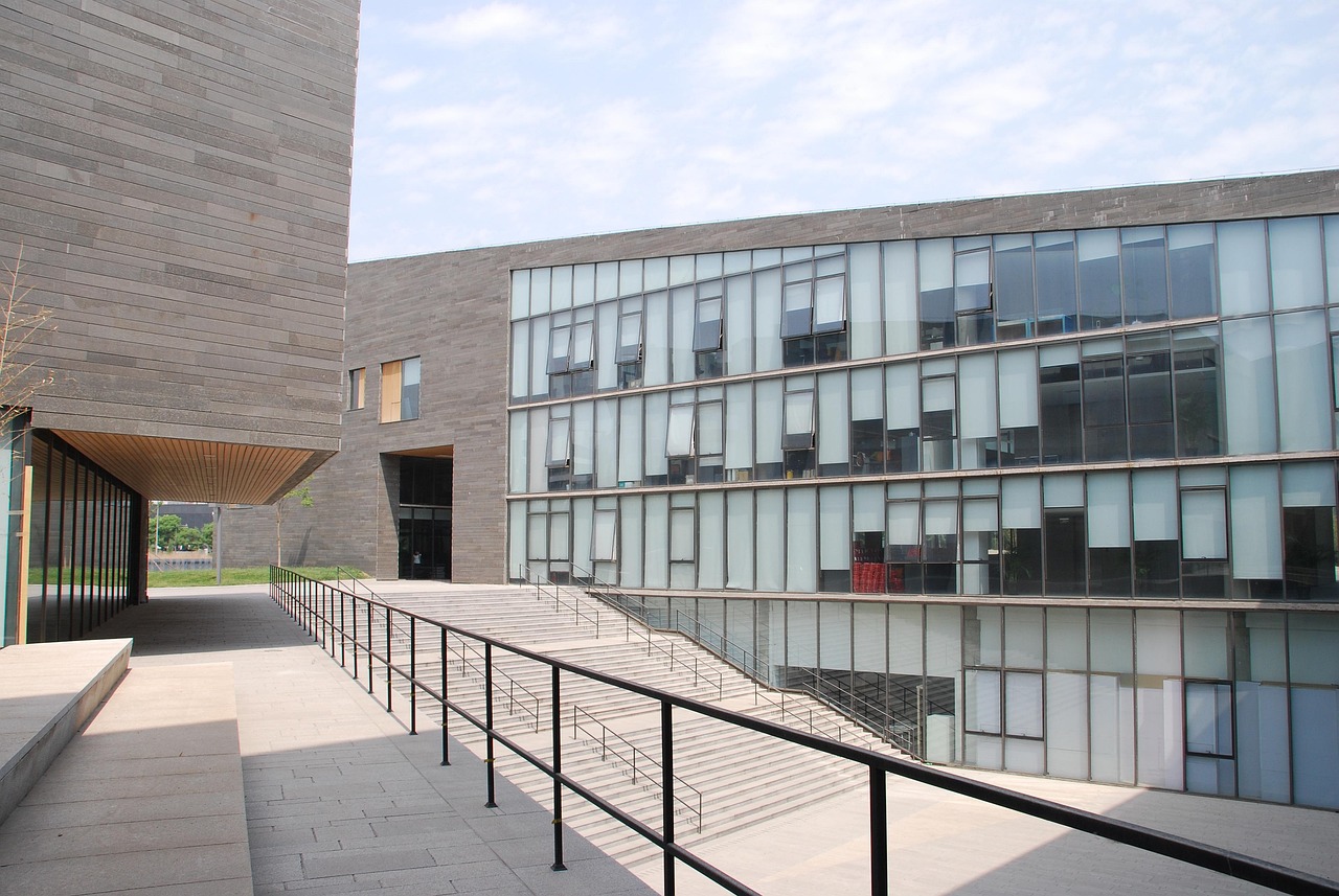 Umění digitálního minimalismu: Jak najít klid v hlučném světě jedniček a nul